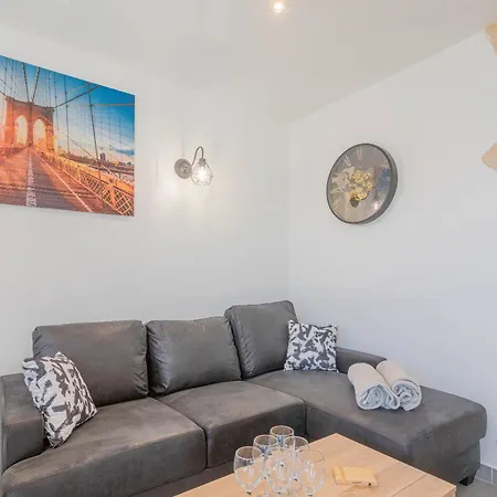 Apartmán 57m² Neuf Proche Du Centre Parking *