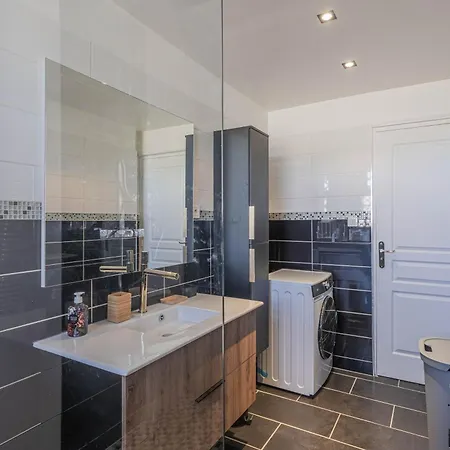 Apartmán 57m² Neuf Proche Du Centre Parking *